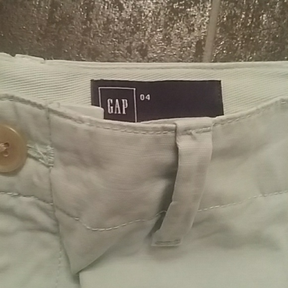 2 pair Gap shorts, approx 6" inseam. 100% cotton. - Picture 3 of 3